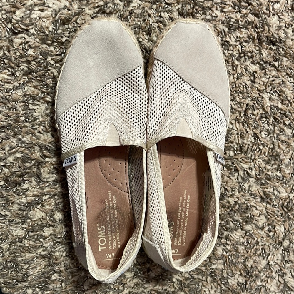 Toms Size 7
